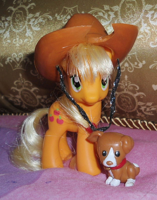 applejackandwinonafigures.jpg